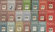 Obras completas de... Constituída da seguinte forma: As Farpas (15 vols.); Farpas Esquecidas (2 vols.); Últimas Farpas; Crónicas Portuenses; Em Paris; O Mistério da Estrada de Sintra; Pela Terra Alheia (2 vols.); Notas de Viagem; John Bull; Figuras e Questões Literárias (2 vols.); Costumes e Perfis; Correio de Hoje (2 vols.); Contos e Páginas Dispersas; Banhos de Caldas e Águas Minerais; As Praias de Portugal; Arte Portuguesa (3 vols.); A Holanda (2 vols.); Folhas soltas; Primeiras prosas.